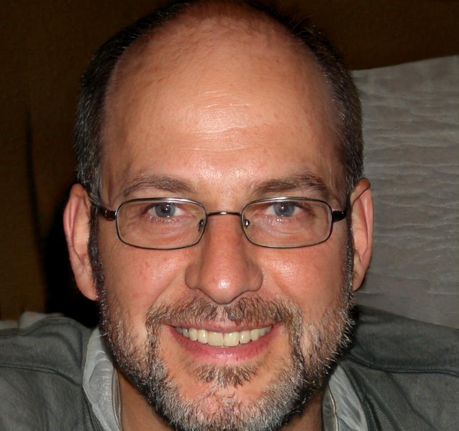 Portrait de Thibault Moreau, formateur spécialisé en pédagogie à distance